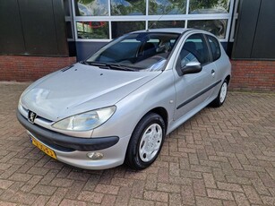 Peugeot 206 1.4 Gentry trekhaak radio cd APK 03-2025 elektr