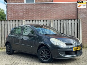 Renault Clio 1.4-16V Authentique AndroidNAPAPK