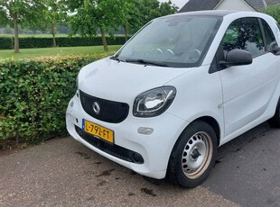 Smart Fortwo EQ Essential 18 kWh CLIMA/NAVI/PANO/DAB+ 55519 KM BJ 2020