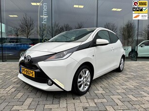 Toyota Aygo 1.0 VVT-i x-joy Navi, Camera, Climate, DAB+, Half-Leder