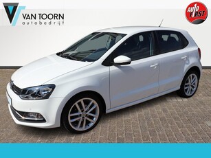 Volkswagen Polo 1.2 TSI Highline. Navigatie (bj 2016)