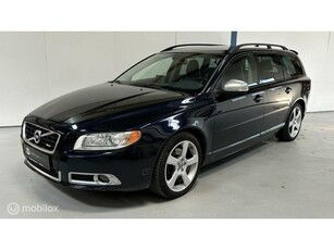 Volvo V70 2.5T R-Design AUTOMAAT / XENON / NAVI