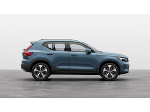 Volvo XC40 | B3 Core | Winterpack | LED ''Thors Hammer'' Koplampen | 19'' LM Velgen | Achteruitrijcamera |