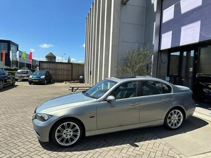 BMW 3-serie 318i High Executive SCHUIFDAK! LEER! NAVI! LEES