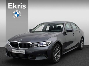 BMW 3 Serie Sedan 318i High Executive / Navigatie