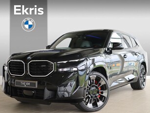 BMW XM xDrive50e Saphirschwarz metallic BMW Individual