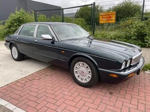 Daimler 4.0 4.0 V8 XJ