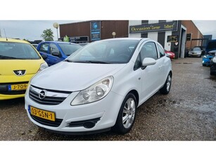 Opel Corsa 1.2-16V Business??€1350,-??motorkap niet netjes