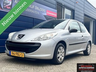 Peugeot 206 + 1.1 XR met nieuwe distributie