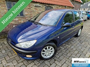 Peugeot 206 1.6-16V Gentry rijdt goed!