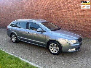 Skoda Superb Combi 2.0 TDI Greentech Arctic Active Leder