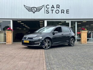 Volkswagen Golf 1.4 TSI GTE Connected Series / PANO /