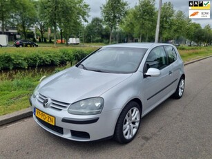 Volkswagen Golf 1.6 FSI