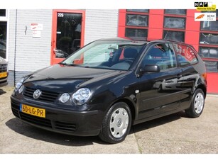 Volkswagen Polo 1.2-12V € 1495,-