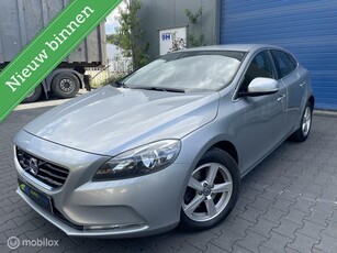 Volvo V40 1.6 T2 / Momentum / Benzine / Zeer Nette wagen /