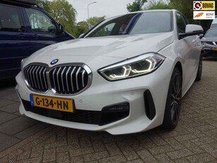 BMW 1 Serie 118i Executive Edition Navigatie / Apple carplay / Parkeersensoren / Automaat