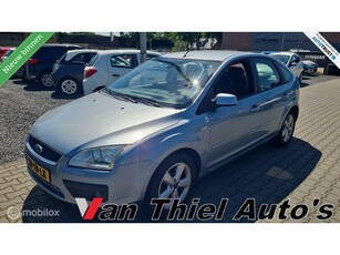 Ford Focus 2.0-16V Ghia clima/cruis/park