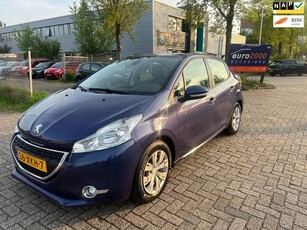 Peugeot 208 1.4 VTi Envy - AIRCO - NAVIGATIE - TREKHAAK -