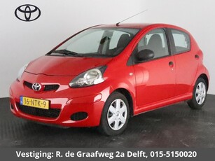 Toyota Aygo 1.0-12V Comfort LET OP: KM-stand is 143.000 km.