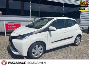 Toyota Aygo 1.0 VVT-i x-play / camera / navigatie