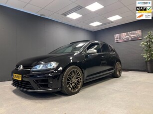 Volkswagen Golf 2.0 TSI R 4Motion Pano Digital dash