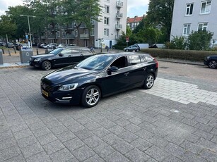 Volvo V60 2.4 D6 AWD Plug-In Hybrid Summum Black Magic