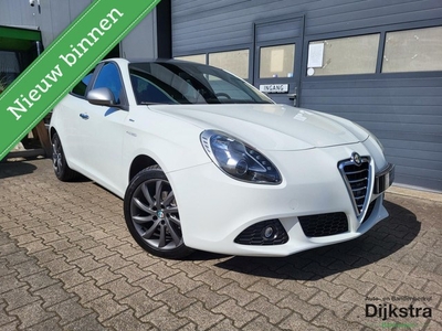 Alfa Romeo Giulietta 1.4 T Veloce met grijze accenten/