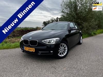 BMW 1-serie 116i Sport / Automaat / Xenon Verlichting /