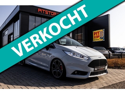 Ford Fiesta 1.6 ST200, 200PK, Cruise, Navi, PDC, Camera!