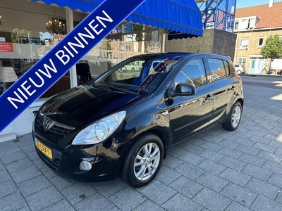 Hyundai i20 1.2i DynamicVersion NW KOPPELING/AIRCO