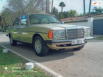 Mercedes-Benz 200-280 (W123) 300 D 5 cyl., 1e spaanse