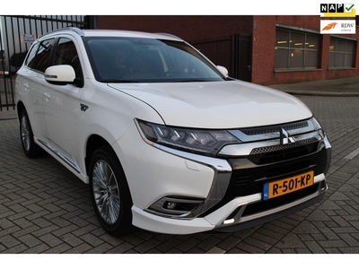 Mitsubishi Outlander 2.4 PHEV S-Edition_HALF