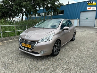 Peugeot 208 1.6 VTi Allure!2013!Pano!Leder!Navi!PDC!1e