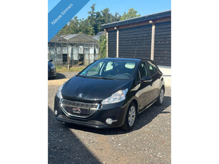 Peugeot 208 1.2 vTi Blue Lease Executive Airco/ Parkeersensoren/ 5drs/ Zwart/