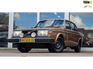 Volvo 244 2.1 GLE Overdrive Ontroest en volledig overgespoten!