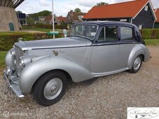 Bentley R-type saloon