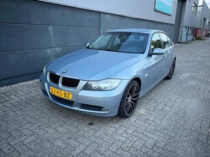 BMW 3-serie 3ER REIHE; 320I SEDAN (bj 2005)