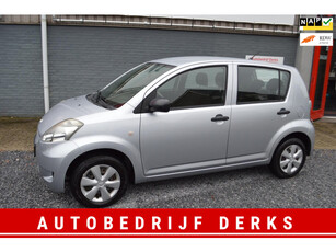 Daihatsu Sirion 2 1.0-12V Slim 5Drs Stuurbekrachtiging APK