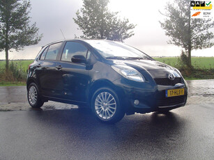 Toyota Yaris 1.3 VVTi Dynamic / Airco / 6 bak / centrale vergrendeling