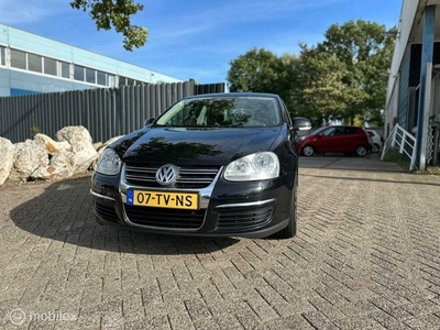 Volkswagen Jetta 1.6 FSI Trendline Business