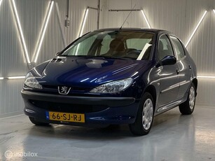 Peugeot 206 1.4 One-line 5Drs BJ 2006 TREKHAAK BIEDEN