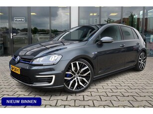 Volkswagen Golf 1.4 TSI GTE Pano-dak Camera 19 Inch