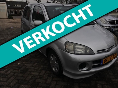 Daihatsu Young RV 1.3-16V VTi linkerzijkant plaatschade rijbaar