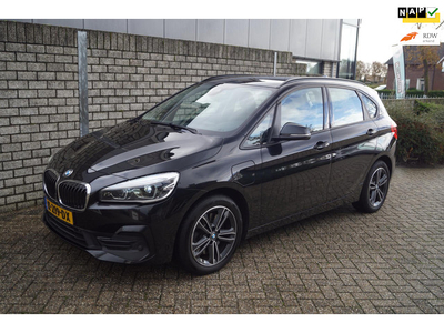 BMW 2-serie Active Tourer 225xe iPerformance High Executive Autom Leder Sportst Stoelverw Navi Clima Cruise 2x PDC ENZ.