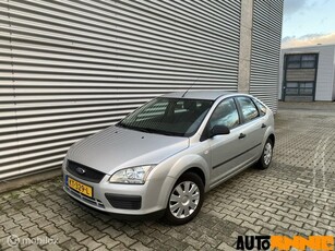 Ford Focus 1.4-16V Ambiente Nieuwe APK Airco