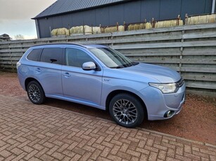 Mitsubishi Outlander 2.0 PHEV Instyle Leder intrieur