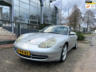 Porsche 911 3.4 Coupé Carrera 4 met wat spuitwerk