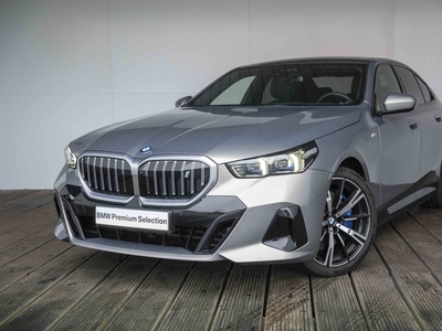 BMW I5 eDrive40 M Sportpakket Glazen Panoramadak / 20inch / Stoelventilatie / Harman Kardon