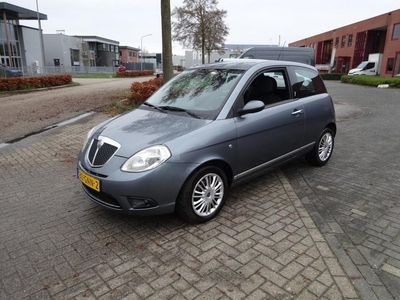 Lancia Ypsilon 1.4 Oro/Airco/Boekjes/APK 4-3-2025