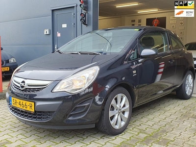 Opel Corsa 1.2-16V Cosmo STOEL + STUUR VERWARMING / AIRCO